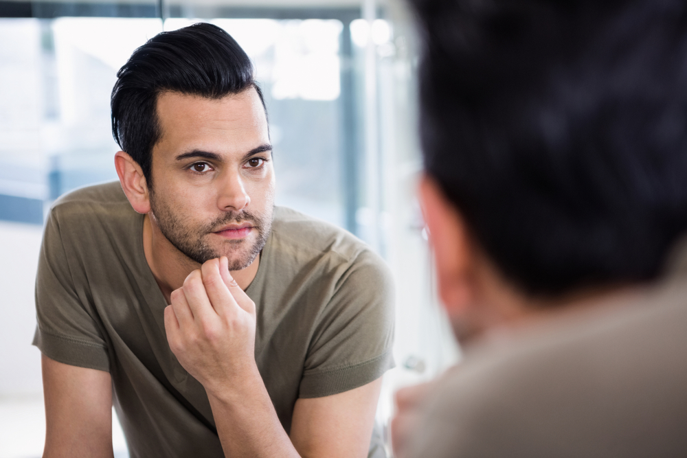 dentista rsz manwithbeard lookinginmirror