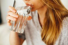 dentista woman drinking water 240x158 1