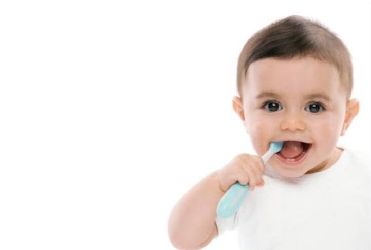 dentista BabyWithToothbrush